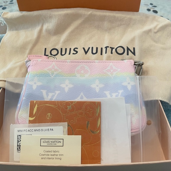 LOUIS VUITTON
Monogram Escale Mini Pochette Accessories Pastel - Picture 2 of 10
